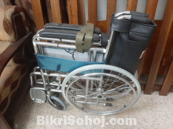 Wheelchair with commode